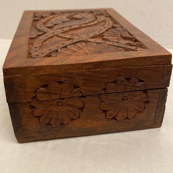 Vintage Carved Wooden Box Made In India - Picture 5 of 13